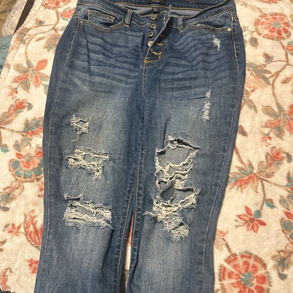 Judy Blue jeans with button front - Picture 3 of 4
